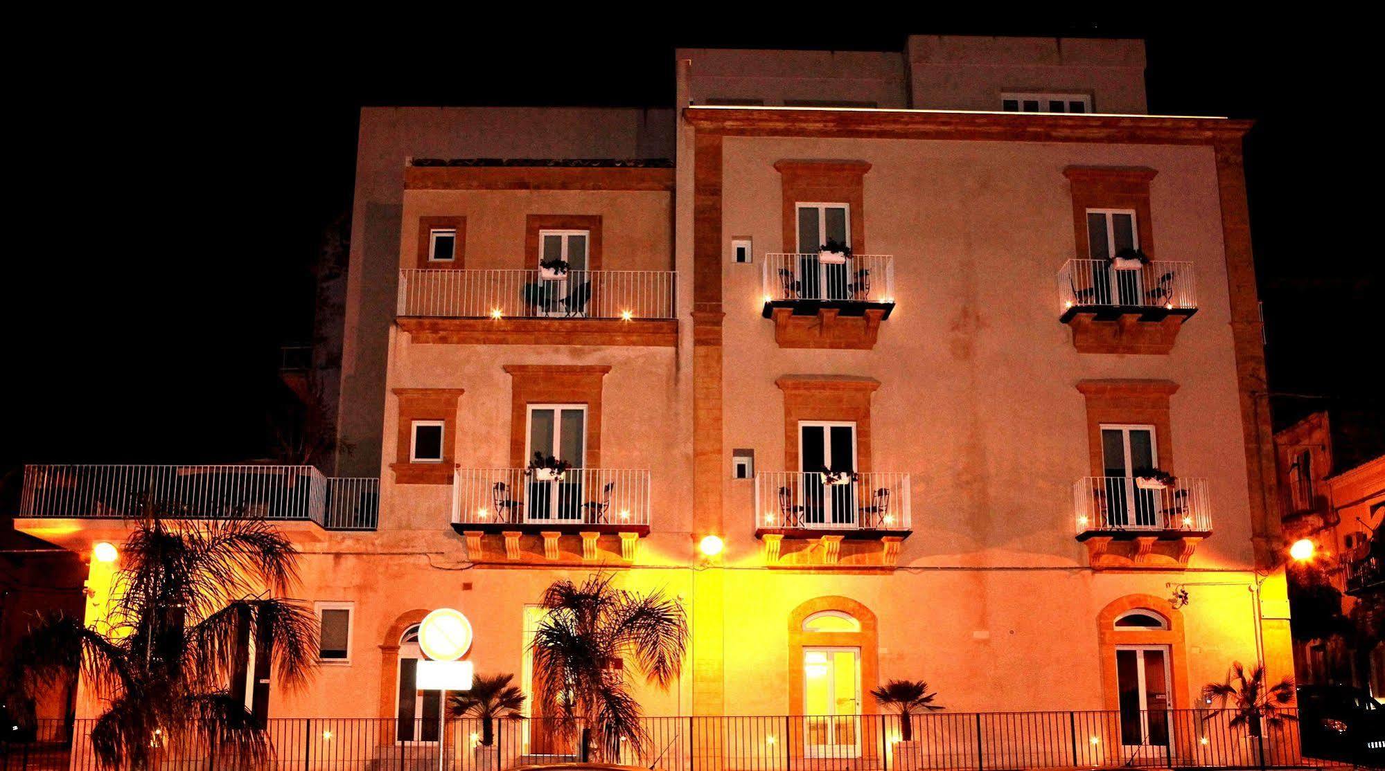 Hotel La Dimora Di Piazza Carmine Рагуза Экстерьер фото